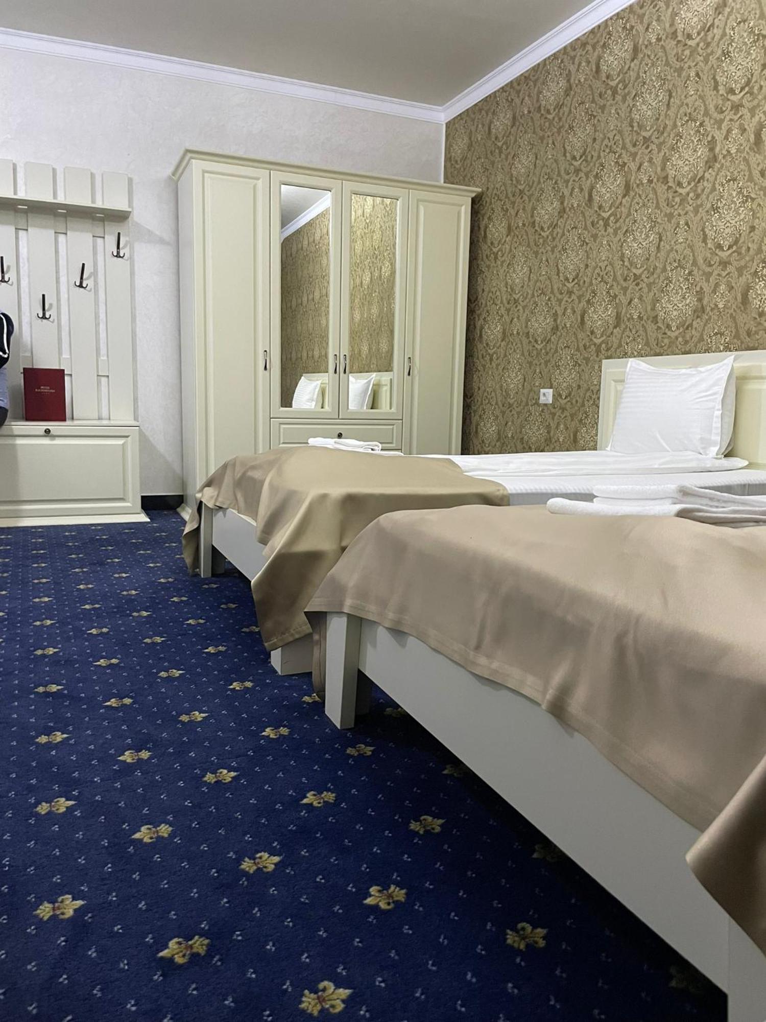 Hotel Bacsoridana Tecuci Exteriör bild