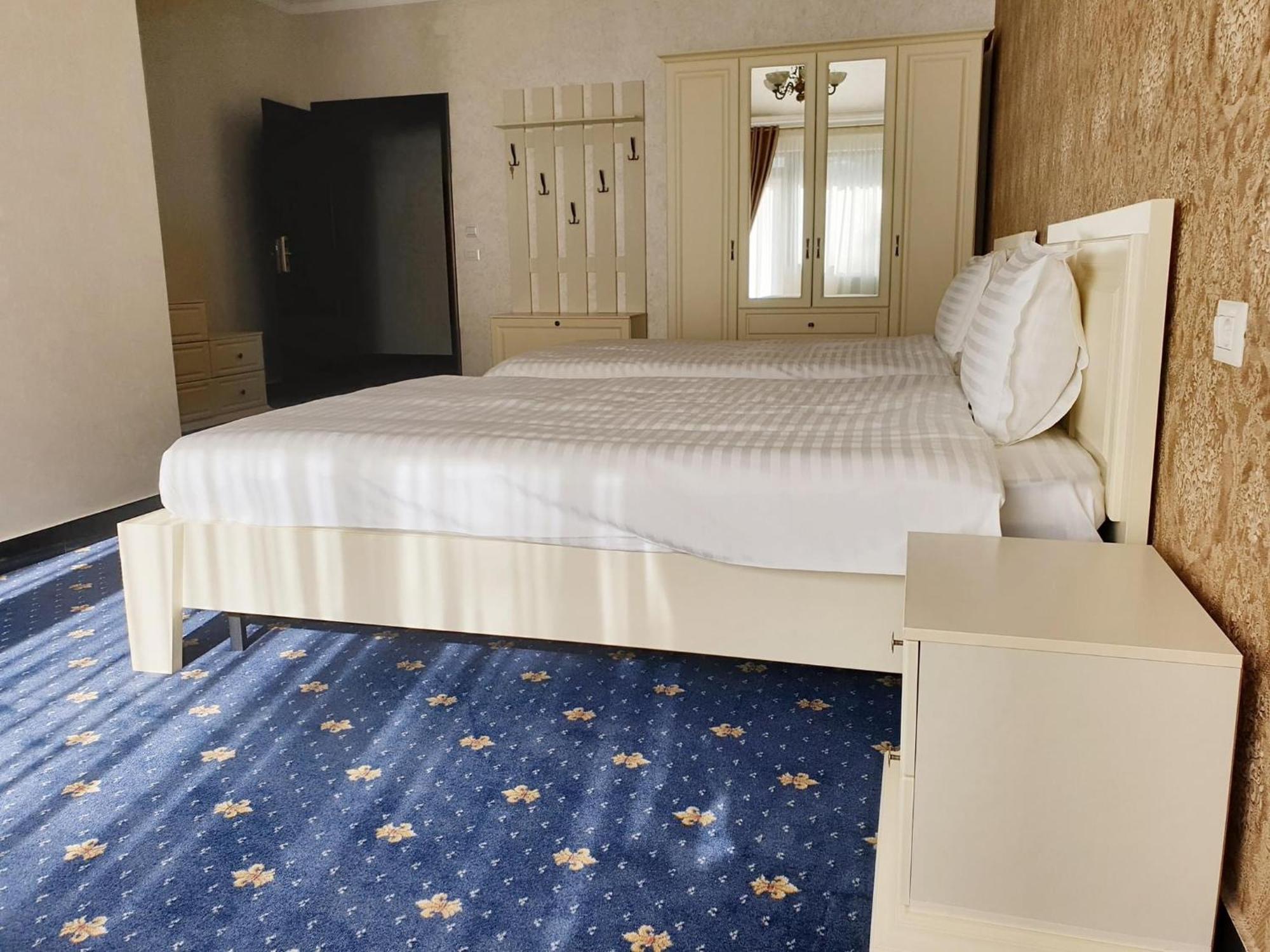 Hotel Bacsoridana Tecuci Exteriör bild