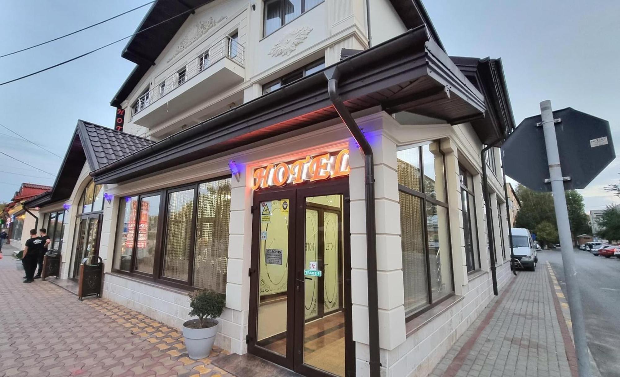 Hotel Bacsoridana Tecuci Exteriör bild
