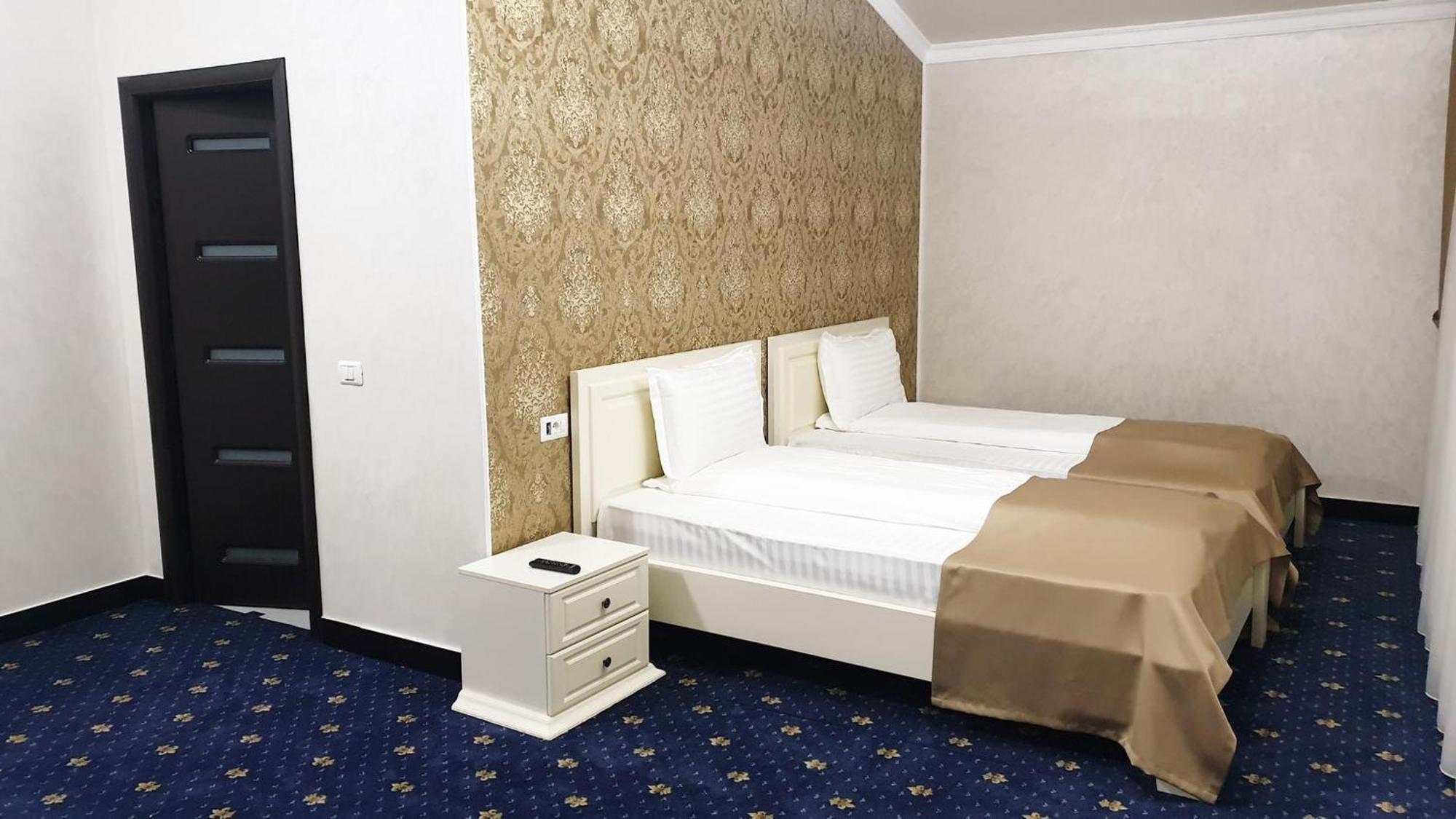 Hotel Bacsoridana Tecuci Exteriör bild